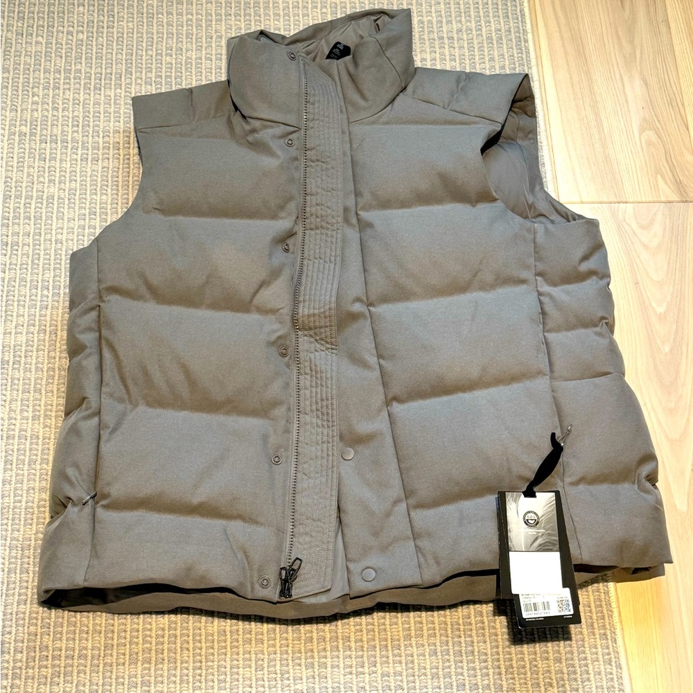 Lululemon Wunder Puff Vest (never worn!) - size Large